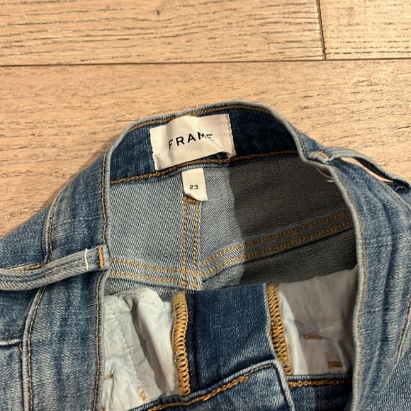 Frame jeans straight leg size 23 distressed - Picture 2 of 3